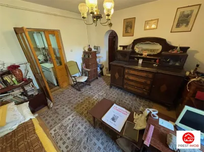 De vanzare casa in curte comuna - foto 3