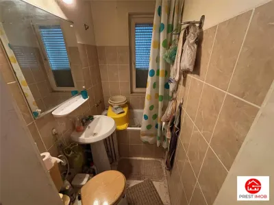 De vanzare casa in curte comuna - foto 6