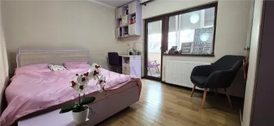 BUCOVINA - RENOVAT - ETAJ 1 - BLOC IZOLAT - 4 CAMERE - 2 BAI - 2 BALCOANE - CENTRALA PROPRIE - RULOURI - foto 2