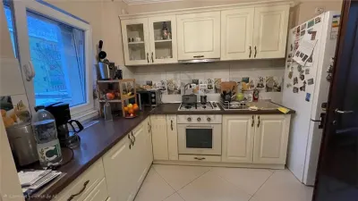 BUCOVINA - RENOVAT - ETAJ 1 - BLOC IZOLAT - 4 CAMERE - 2 BAI - 2 BALCOANE - CENTRALA PROPRIE - RULOURI - foto 11