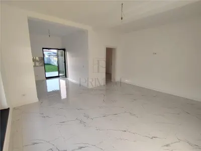 Duplex pe plan - teren generos - zona aproape de toate magazinele - foto 7
