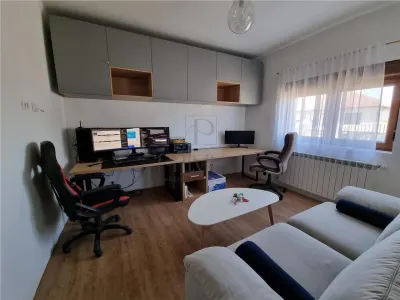 Casa individuala - zona foarte buna - suprafata mare - proiect deosebit - multiple imbunatatiri - foto 3