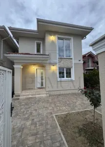 Duplex individual superb - 5 camere - zona excelenta - canalizare - asfalt - Mosnita Noua