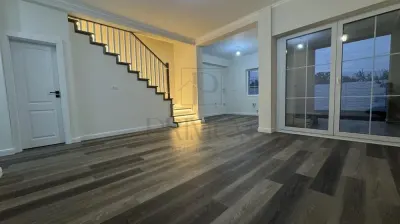 Duplex individual superb - 5 camere - zona excelenta - canalizare - asfalt - foto 3