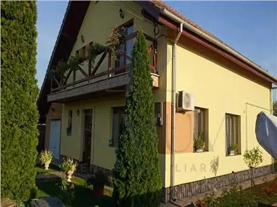 Casa individuala - zona excelenta - toate utilitatile - asfalt - Mosnita Veche