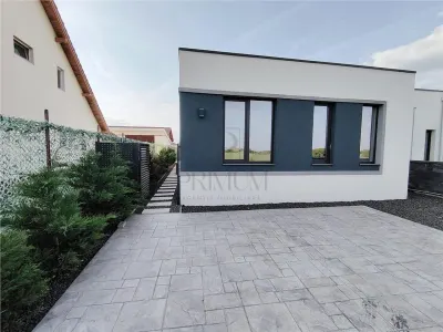 Calea Urseni - Duplex despartit prin baie - suprafata utila generoasa - Mosnita Noua