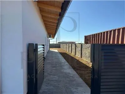 Duplex pe parter - 4 camere - spatiu mare - terasa - aproape de drumul cu 4 benzi - foto 2