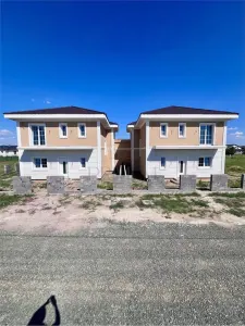 Casa individuala - despartita prin terasa - 4 benzi - zona excelenta - toate utilitatile - foto 3