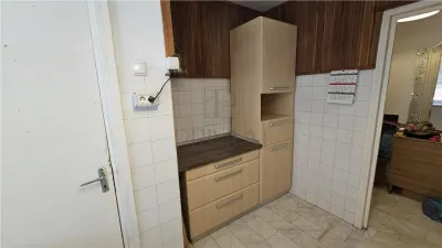 SPITALUL JUDETEAN - ETAJ 2 - BLOC IZOLAT - 3 CAMERE - foto 11