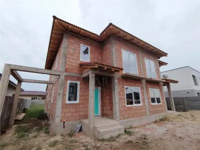 DUPLEX SPATIOS - ASFALT - POSIBILITATE CARPORT - Mosnita Noua