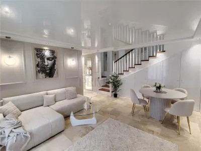 Duplex separat  prin carport - Panouri  - Asfalt - Mobilat lux - foto 2