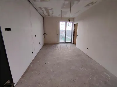 Bloc nou - asfalt - personalizare interioara - zona excelenta - foto 10