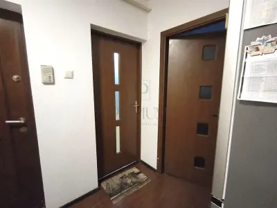 SAGULUI - ETAJ 3 - DECOMANDAT - 3 CAMERE - CENTRALA PROPRIE - foto 2