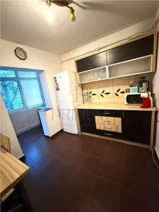 SOARELUI - ETAJ 3 - BLOC IZOLAT - 3 CAMERE - 2 BAI - 2 BALCOANE - CENTRALA PROPRIE - foto 2