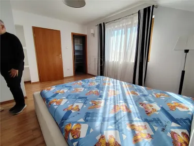 VILA GENEROASA CU 5 CAMERE IN MOSNITA NOUA - 220 MP UTILI - DRESSING IN POD - foto 15