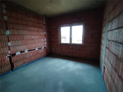 Duplex despartit prin baie - teren 380 mp - toate utilitatile - foto 8