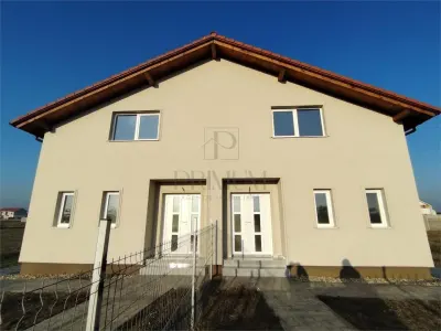 Duplex spatios - zona linistita - compartimentare practica - Mosnita Noua