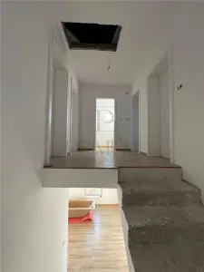 Duplex spatios - bucatarie inchisa - zona in plina dezvoltare - foto 11