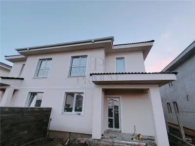 Duplex modern - bucatarie separata - zona in plina dezvoltare - Mosnita Noua