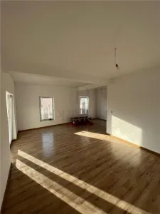 Duplex modern - bucatarie separata - zona in plina dezvoltare - foto 2
