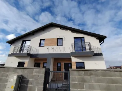 Duplex 4 camere - toate utilitatile - zona excelenta - Mosnita Noua