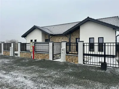 Duplex de LUX in Mosnita Noua - Finisaje Premium (Travertin & Marmura)-  Mutare Imediata - zona buna ! - foto 2