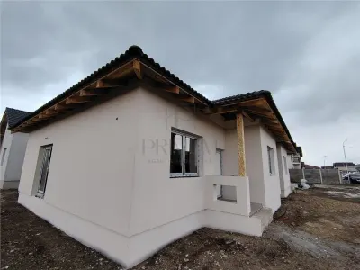 Duplex separat  -  Mosnita Noua- Teren 380mp - in apropiere de Kaufland - foto 2