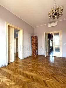 SINAIA - ISTORIC - 5 CAMERE - DECOMANDAT - 2 BAI - CENTRALA PROPRIE - CLIMA - RENOVAT - Timisoara