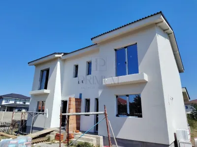 Duplex 4 camere - dormitor la parter - teren 370 mp - Mosnita Veche