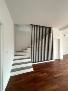 Sacalaz- dormitor la parter- despartit prin camera tehnica- finisaje premium- zona excelenta - Sacalaz