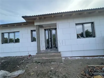 Utvin- toate utilitatile- incalzire in pardoseala= 4 camere- predare la cheie - foto 4
