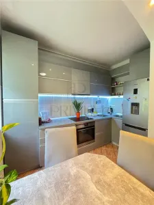 Medicina - 2 Camere - Etaj 2 - Centrala proprie - Renovat complet - Timisoara