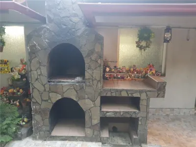CALEA MARTIRILOR, CASA INDIVIDUALA, 4 CAMERE, 2 BAI, 2 BUCATARII - foto 14
