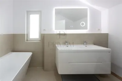 Duplex separat prin casa scarii - finisaje premium - compartimentare excelenta - foto 11