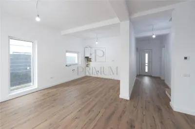 Duplex separat prin casa scarii - finisaje premium - compartimentare excelenta - foto 3