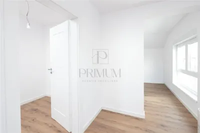 Duplex separat prin casa scarii - finisaje premium - compartimentare excelenta - foto 9