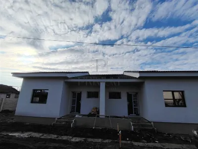 Duplex toate utilitatile - zona centrala - Mosnita Veche