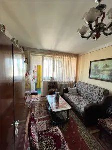 SEMICENTRAL - 2 CAMERE - ETAJ INTERMEDIAR - LIFT - BLOC IZOLAT - ZONA BUNA - Timisoara