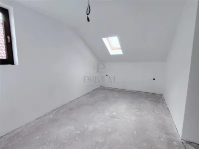 DUPLEX CU TOATE UTILITATILE - 5 CAMERE - CURTE AMENAJATA - foto 10
