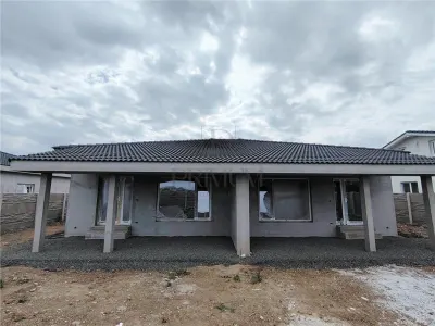 Duplex pe plan - acces facil - zona in plina dezvoltare - foto 1