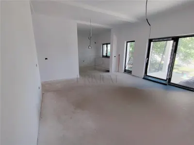 CASA INDIVIDUALA CU GARAJ - ASFALT - Mosnita Veche