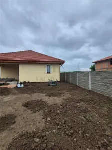CASA INDIVIDUALA IN GHIRODA  3 CAMERE 90 MP UTILI 501 MP CURTE  UTILATA  BUCATARIE INCHISA  ZONA TOP - foto 2