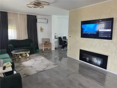 CASA INDIVIDUALA - MOBILATA SI UTILATA - PANOURI SOLARE - foto 1