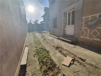 BRAYTIM, POSIBILITATE DE INVESTITIE, CASA DE RENOVAT, P+1E+POD, 2 BALCOANE SI TEREN GENEROS - foto 7