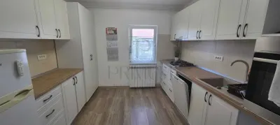 Bucovina - 2 Camere - Centrala proprie - Bloc izolat - Acoperis - Amenajat - foto 3