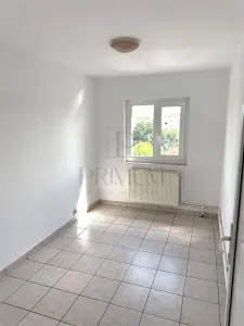 LIPOVEI - 3 CAMERE - 2 BAI - 2 BALCOANE - CENTRALA PROPRIE - DECOMANDAT - foto 2