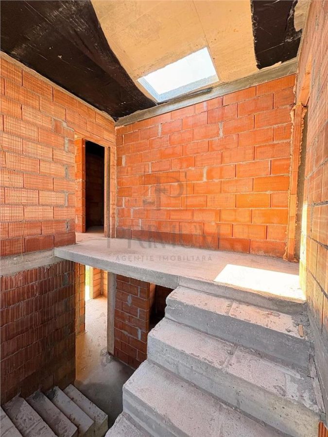 BRAYTIM-CALEA URSENI, CASA LA ROSU, P+1, 3 CAMERE, 2 BAI, DRESSING - Timisoara