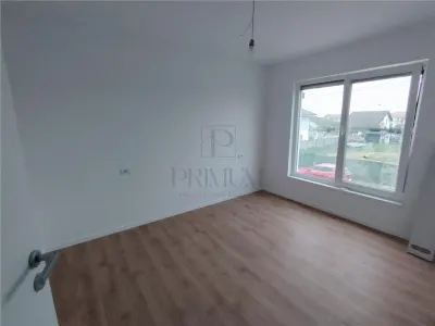 DUPLEX MODERN - ZONA CENTRALA - SEPARAT PRIN BAIE - GAZON SI SISTEM DE IRIGARE - foto 3