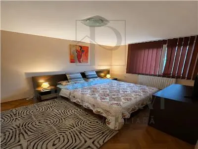 Piata 700 - 2 Camere - Etaj 2 - Centrala proprie - Zona excelenta - foto 3