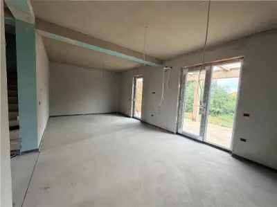 Duplex 5 camere - dormitor la parter - toate utilitatile - Mosnita Noua
